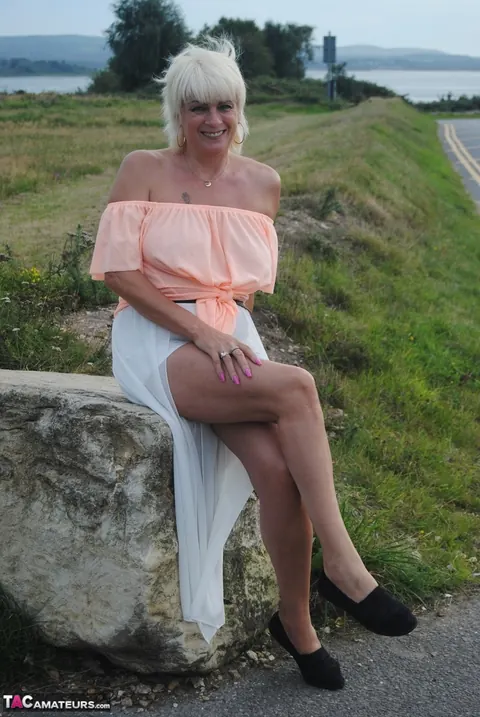 Blonde MILF Swims in a Bikini and Glasses Then Flashes Her Tits – photo 18 of 20