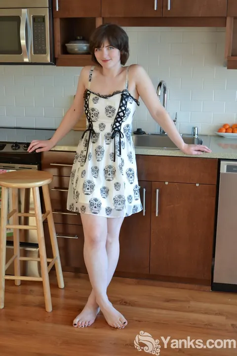 Raven Snow: Pale Brunette with Short Hair Fingers Her Shaved Pussy – photo 3 of 16
