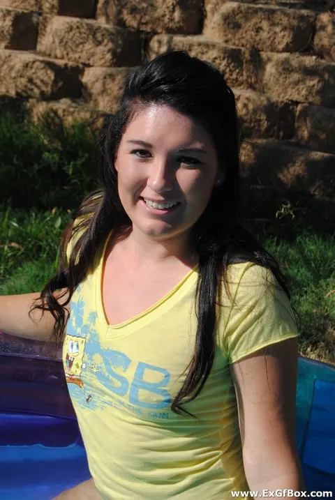 Amateur Woman Strips Off Her Bikini and Poses Nude Poolside – photo 6 of 21