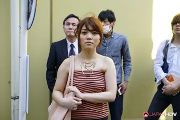 Mari Motoyama – Petite Japanese Redhead Gives a Handjob on the Bus