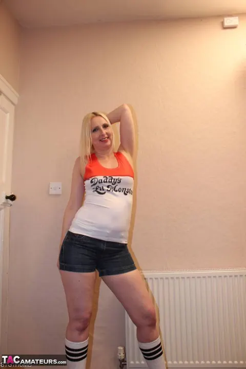 Tracey Lain: Tall British MILF Takes Anal and Gets Cum on Her Lips – photo 2 of 20