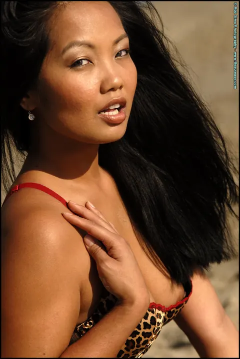 Azaylia Sen: Asian MILF Reveals Her Natural Tits in a Bikini on the Beach – photo 9 of 15