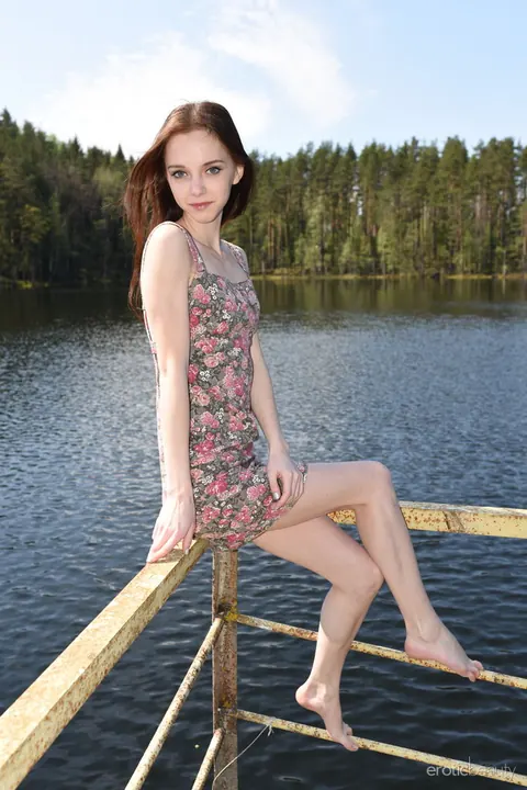 Skinny Babe Strips Naked and Spreads Wide – photo 1 of 16