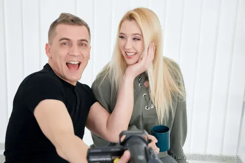 Samantha Rone: Blonde with Natural Tits Sucks and Fucks Photographer – photo 1 of 16