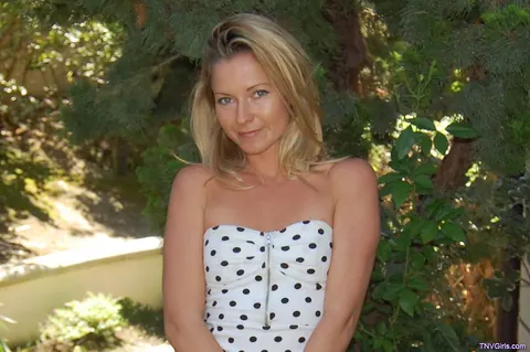 Lena Nicole: Blonde Lesbian Kisses Partner and Shows Her Pussy Outdoors – photo 4 of 21