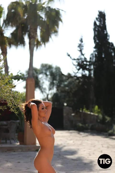 Jess Black: British PAWG Strips Out of Her Bodysuit Outdoors – photo 17 of 21