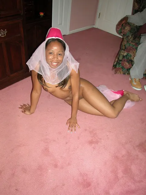 Petite Ebony Babe Shows Her Big Ass in Belly Dancer Costume – photo 19 of 20