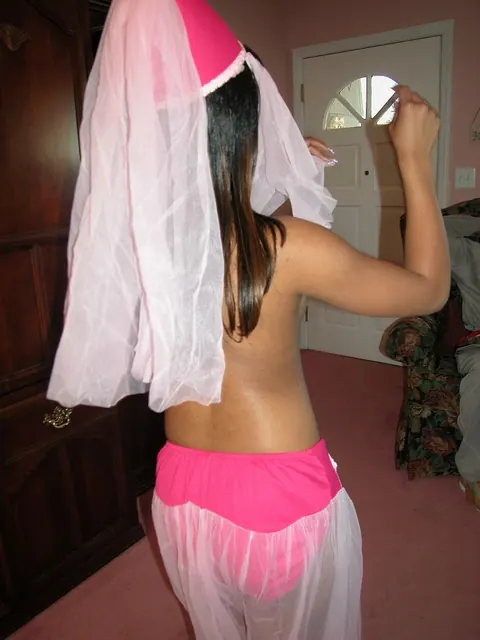 Petite Ebony Babe Shows Her Big Ass in Belly Dancer Costume – photo 6 of 20