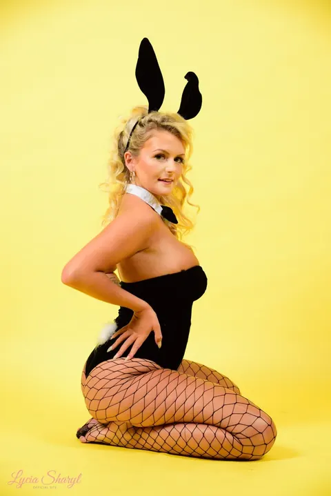 Lycia Sharyl: British Blonde with Big Tits Strips Out of Her Bunny Outfit – photo 7 of 12