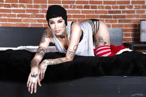Aayla Secura: Tall Latina in Stockings Spreads Her Shaved Pussy – photo 3 of 16