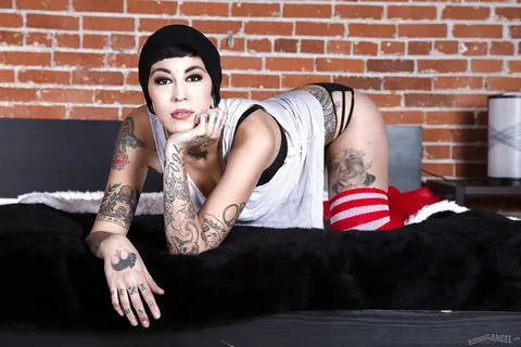 Aayla Secura: Tall Latina in Stockings Spreads Her Shaved Pussy – photo 2 of 16