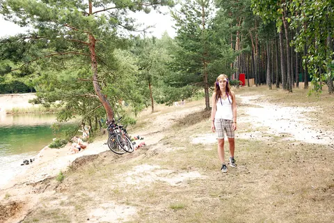 Woman Strips Outdoors and Fingers Her Pussy in the Open Air – photo 1 of 16