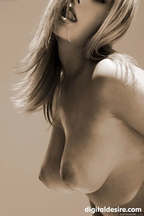 Ginger Jolie: Busty Beauty Strips Nude to Show Her Natural Tits – photo 12 of 21