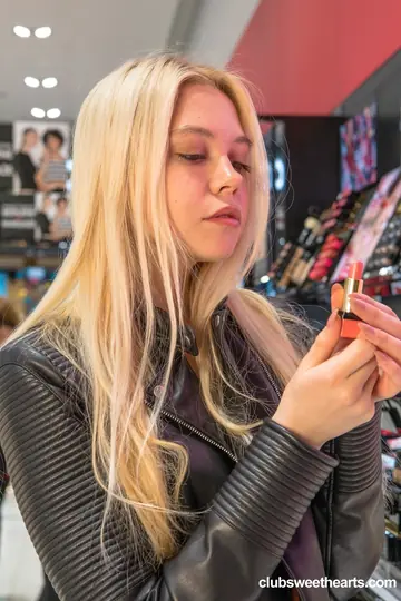 Margot Reese – Skinny Ukrainian Blonde Undresses and Kisses Her Man