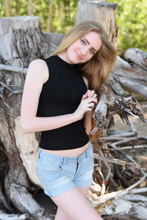 Lena Flora: Petite Pale Blonde Spreads Outdoors – photo 1 of 21