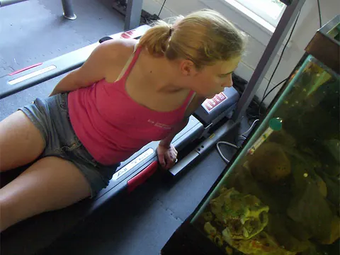 Amateur PAWG Pulls Shorts Aside and Spreads Her Ass Outdoors – photo 8 of 16