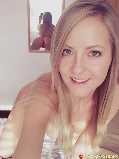 Blonde and Asian Amateurs Undress and Suck in a Hotel – photo 18 of 20