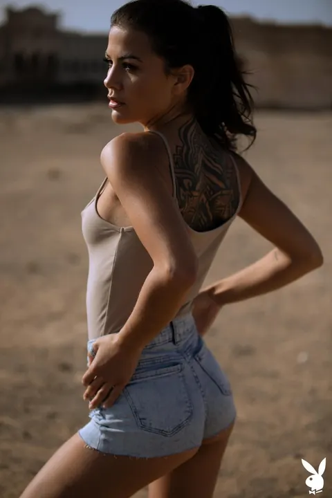 Estefania Pahe: Brunette Latina Strips Outdoors and Shows Her Tattoos – photo 1 of 20