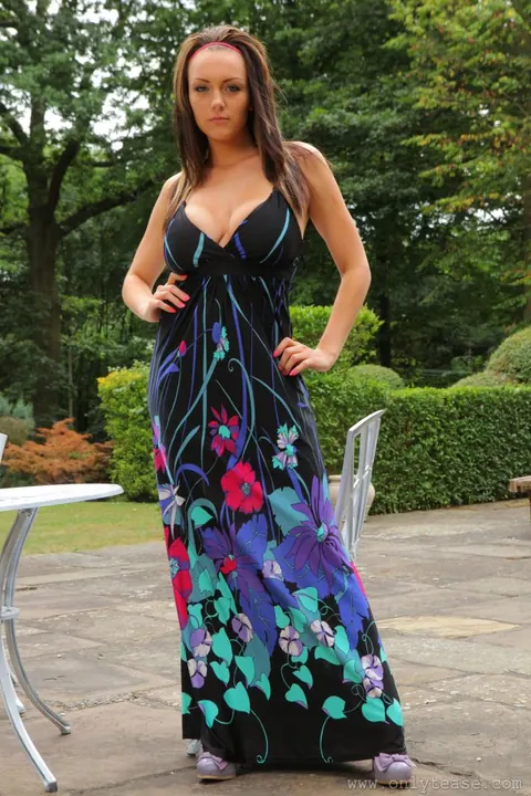 Jenna Hoskins: British PAWG Shows Her Big Tits on Patio in Stockings – photo 1 of 16