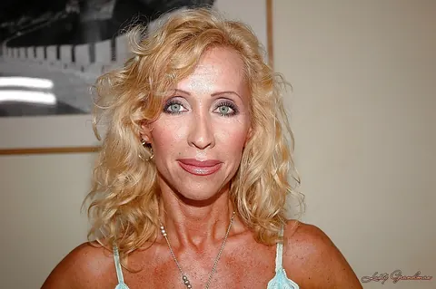 Lenda Murray: Thick Blonde MILF Bares Her Athletic Body and Spreads Wide – photo 1 of 16