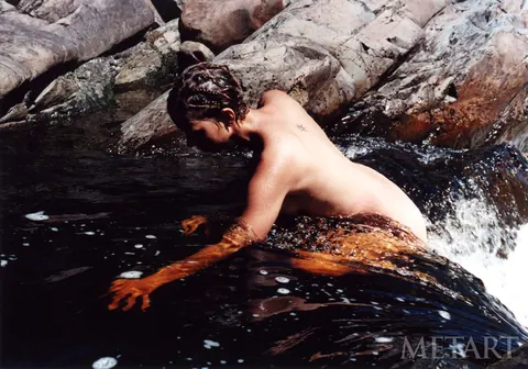 Woman Undresses Fully and Poses Nude for Erotic Gallery – photo 7 of 16