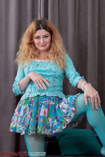 Helen Volga – Russian Redhead MILF Pulls Pantyhose Aside to Dildo Her Hairy Pussy