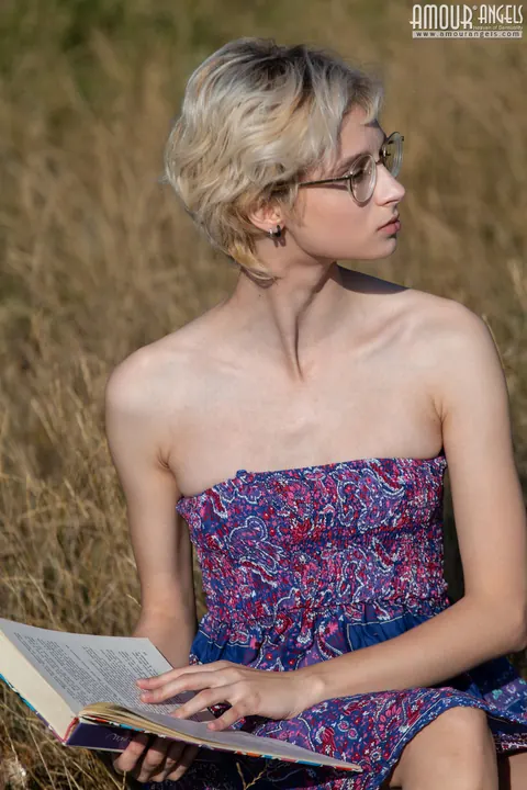 Slim Blonde in Glasses Strips Naked and Spreads in the Forest – photo 1 of 20