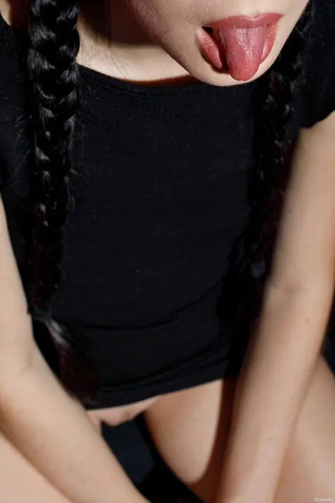Ariana Mun: Brunette with Small Natural Tits Parts Her Shaved Pussy – photo 3 of 21