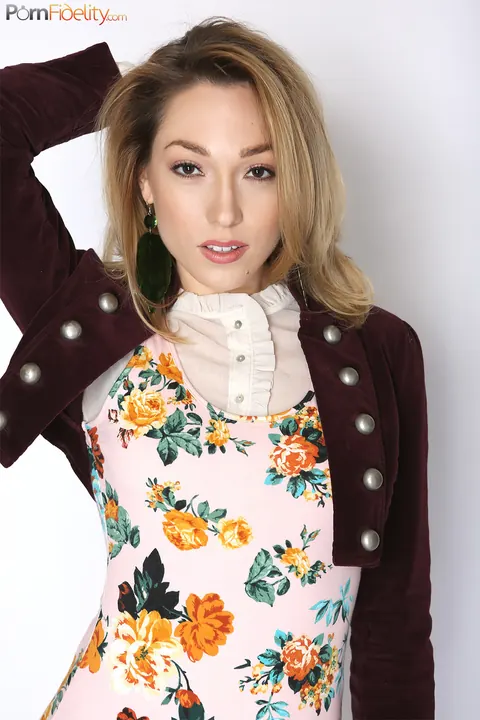 Lily LaBeau: Petite Blonde Bares Her Trimmed Pussy and Takes Two Cocks – photo 1 of 18