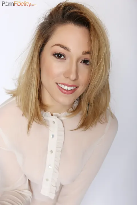 Lily LaBeau: Petite Blonde Bares Her Trimmed Pussy and Takes Two Cocks – photo 7 of 18