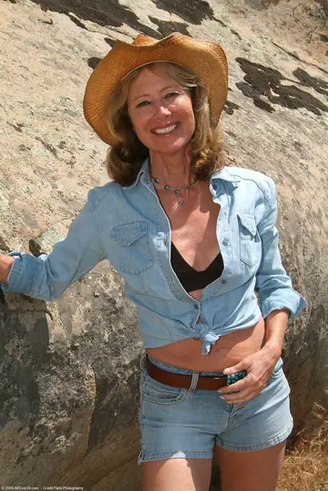 MILF Strips Out of Her Bikini and Costume Outdoors