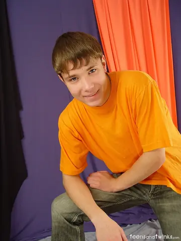 Thick Guy Jerks Off and Spreads His Ass in the Bedroom