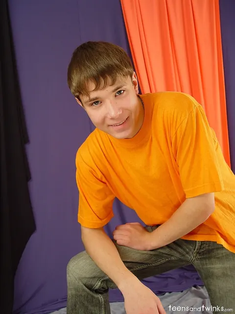 Thick Guy Jerks Off and Spreads His Ass in the Bedroom – photo 1 of 21