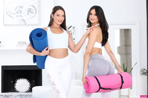 Eliza Ibarra: Tall Latina Brunette Turns Yoga into Lesbian Pussy Licking – photo 2 of 15