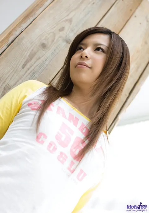 Riri Kuribayashi: Thick Japanese Brunette Strips and Poses Nude – photo 2 of 16