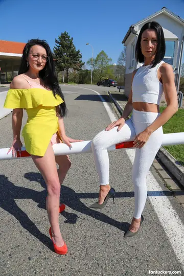 Linda Caprice – Blonde and Brunette in Heels Blow and Fuck in a Car