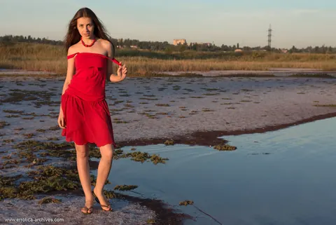 Hrizantema: Brunette PAWG Strips Out of Her Red Dress on the Beach – photo 1 of 16