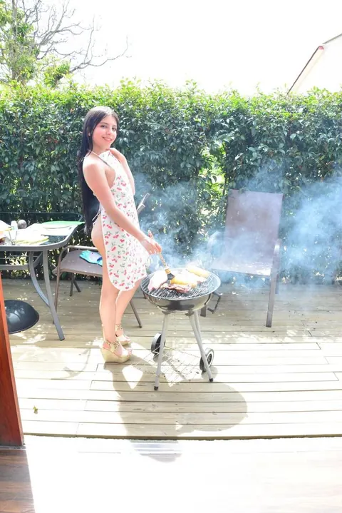 Nicole Medallo: Short-Haired Latina Sucks and Strokes Her Man Outdoors – photo 10 of 20