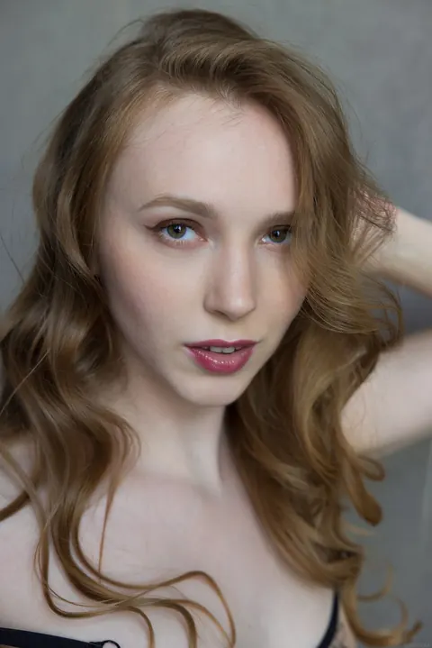 Vicki Wade: Redhead Spreads Her Pussy Nude – photo 2 of 21