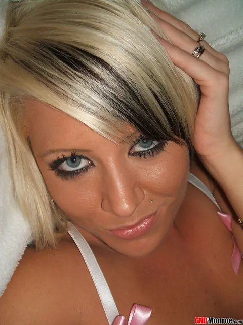 Short-Haired Blonde PAWG Poses in Lingerie for Selfies – photo 8 of 12