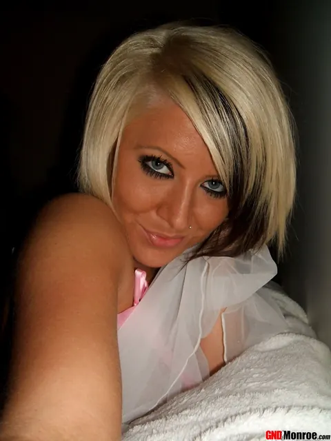 Short-Haired Blonde PAWG Poses in Lingerie for Selfies – photo 10 of 12
