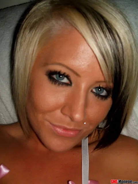 Short-Haired Blonde PAWG Poses in Lingerie for Selfies – photo 2 of 12