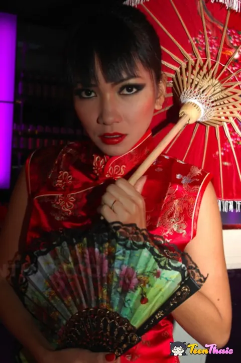 Thai Lesbians Undress to Kiss, Finger, and Lick Each Other – photo 2 of 21