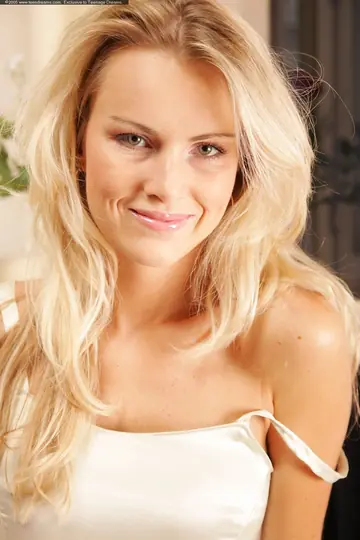 Slim Blonde PAWG Strips Out of Her Dress