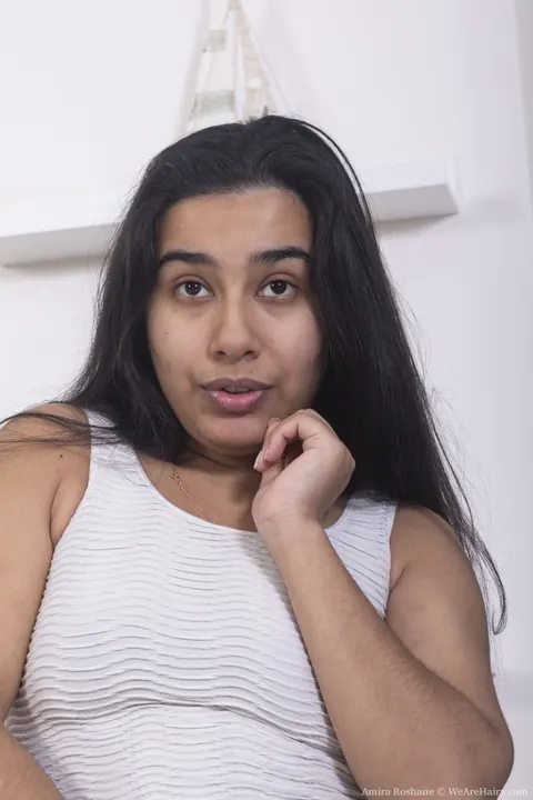 Amira Roshane: Curvy Latina Brunette Shows Off Her Hairy Bush in a Skirt – photo 6 of 20