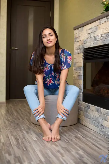 Tall Thick Brunette in Jeans Pulls Thong Aside to Finger Her Pussy