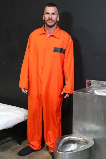 Two Men Kiss and Worship Feet Before Prison Sex