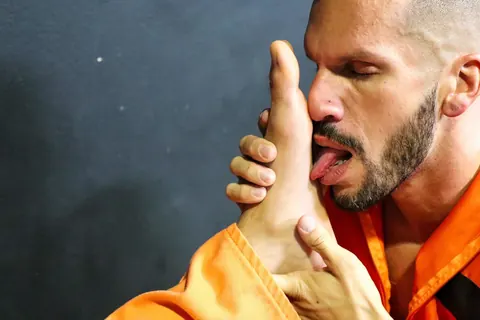 Two Men Kiss and Worship Feet Before Prison Sex – photo 14 of 21