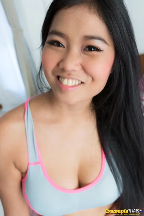 Curvy Thai Woman with Big Tits Shows Her Shaved Pussy – photo 2 of 20