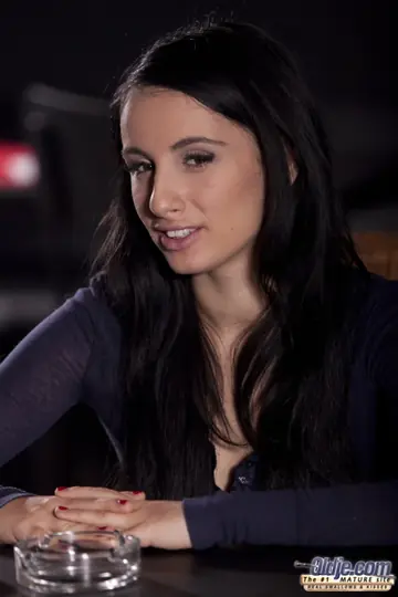 Slim Brunette in Jeans Gives a Blowjob and Spreads Her Pussy